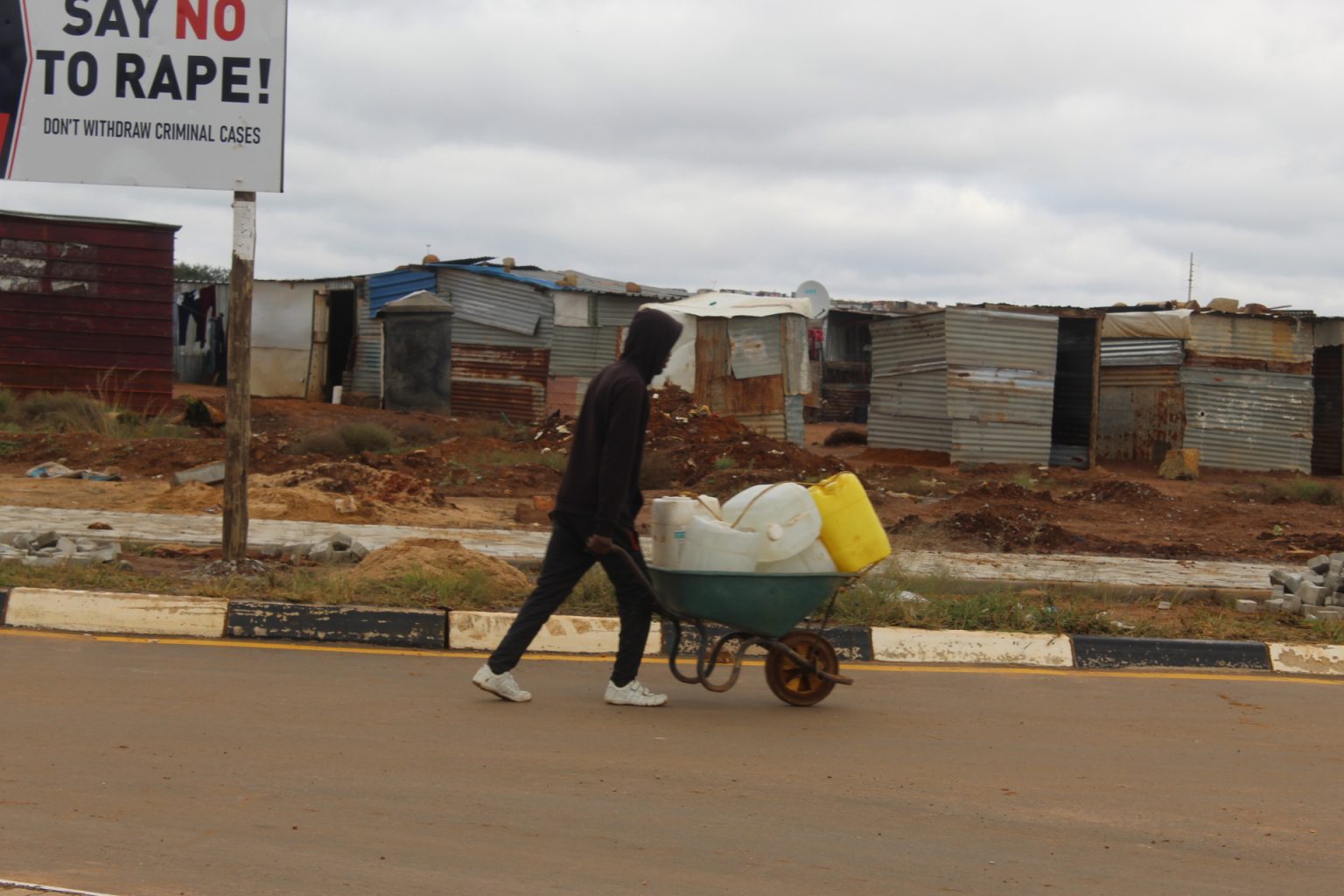 Protesting Klerksdorp residents block roads demanding land and houses