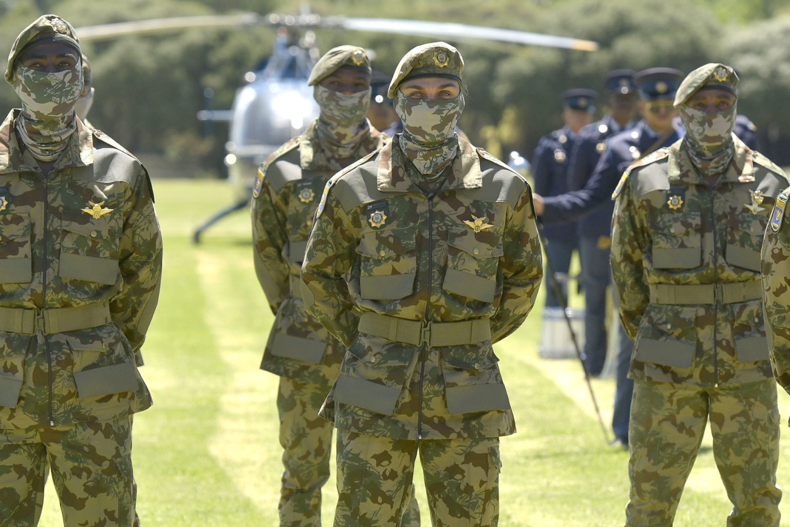 31-year-old makes history by becoming the first woman to join the parachute wings of the Special Task Force