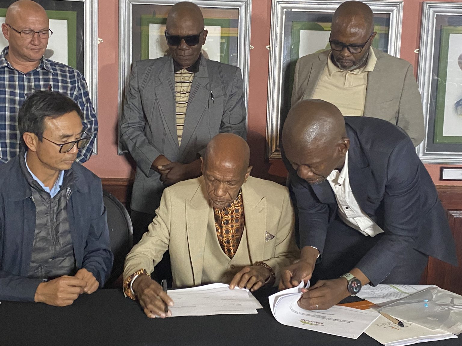 More jobs for the Bakubung Ba Ratheo as an agreement between Bakubung Platinum Mine and community representatives is signed
