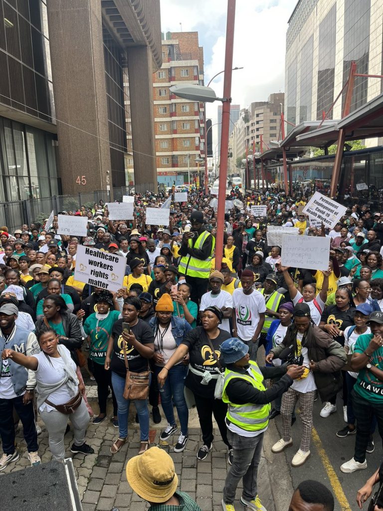 Disgruntled trainee nurses ignore court interdict and march to the Gauteng Premier’s office demanding jobs