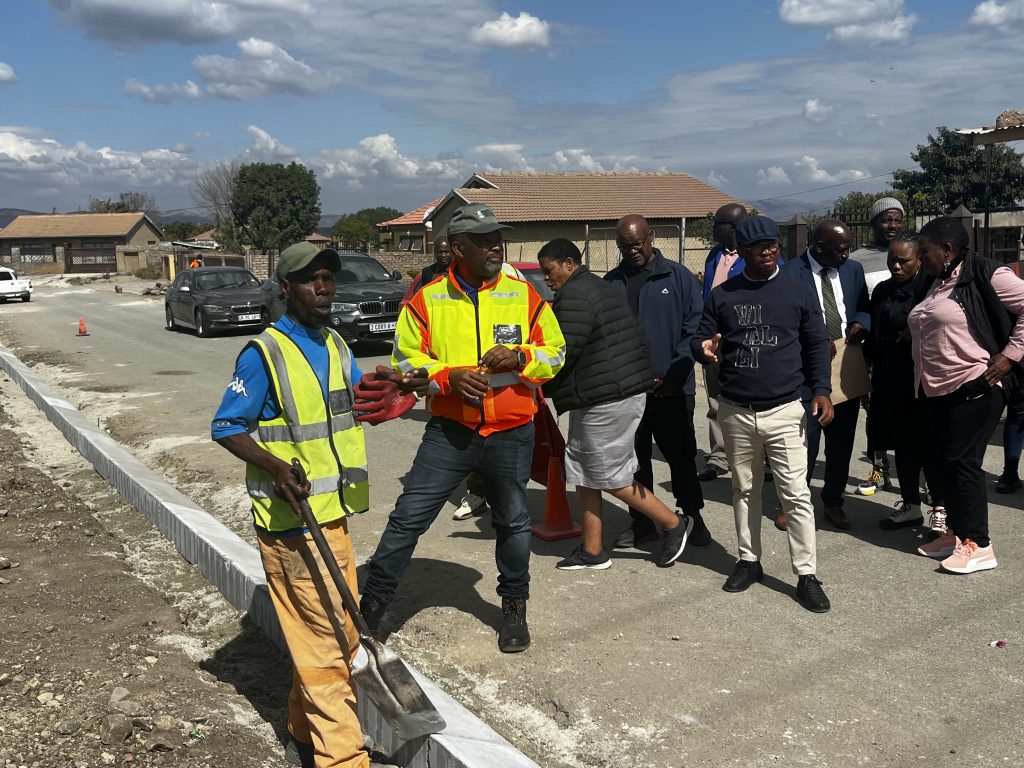 ‘Thuntsha Lerole’ is a North West Government programme to monitor and ensure service delivery is implemented in the region, Maloyi