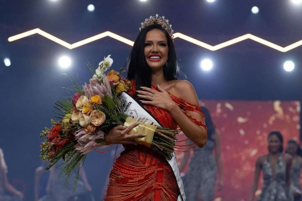 Natasha Joubert crowned as the new Miss South Africa