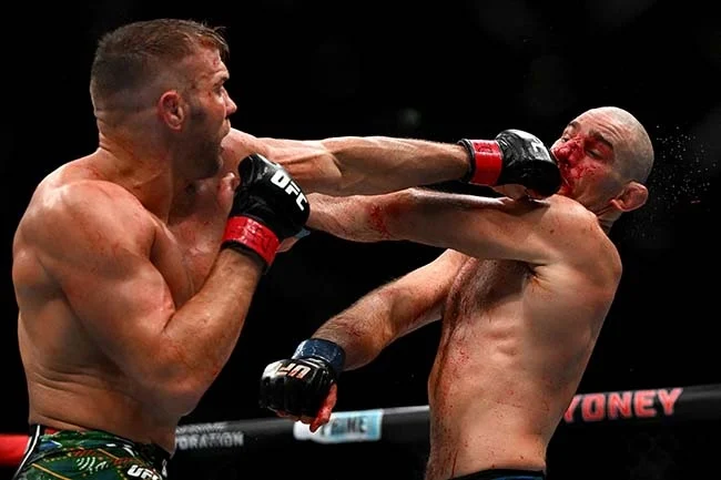 Dricus Du Plessis delivers a devastating blow, retains middleweight title in thrilling bout