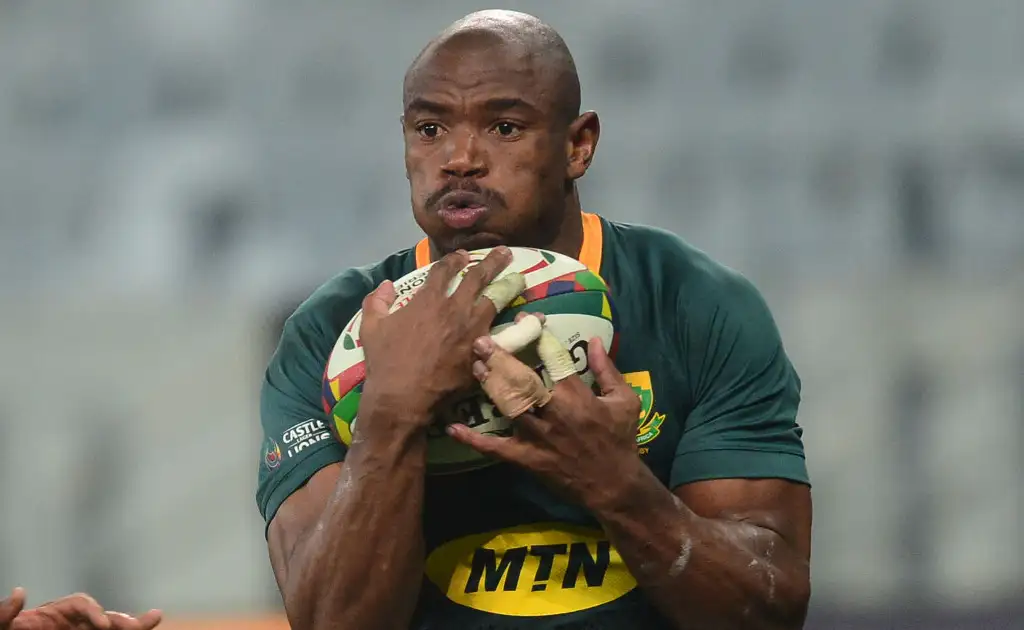 Makazole Mapimpi banned for foul play