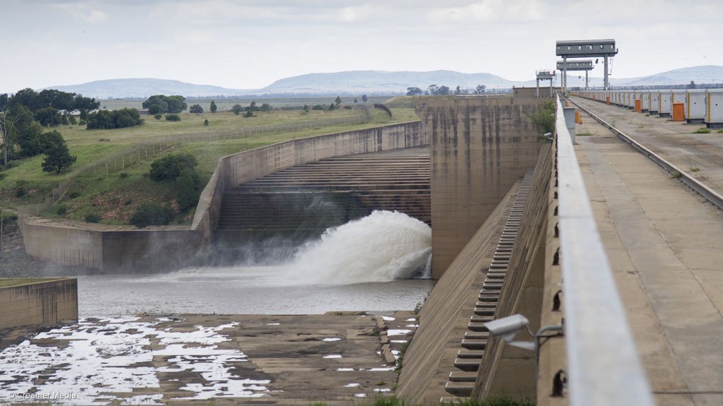 Two more sluice gates closed at the Vaal Dam