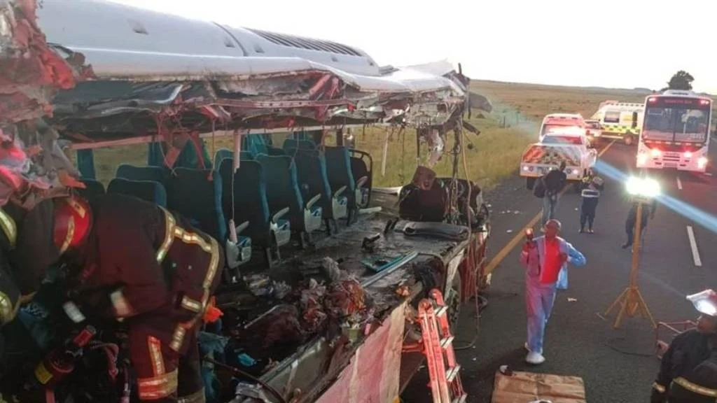 Collision on N6 leaves 10 dead and several injured as emergency services respond