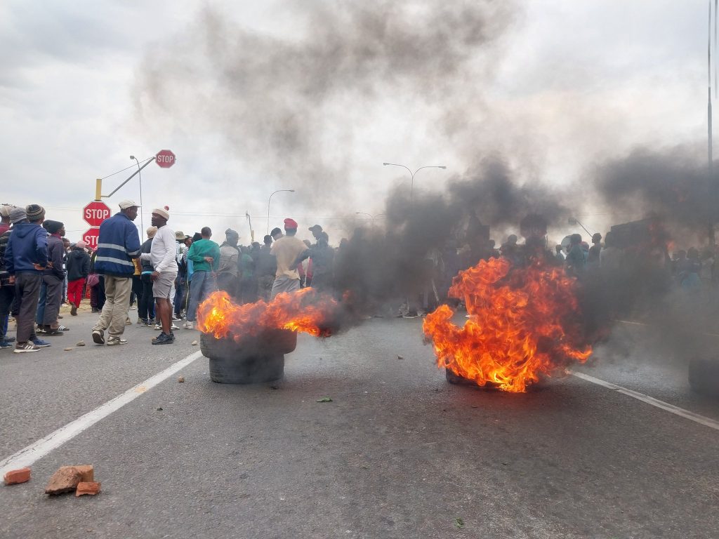 Protests erupt on N12 as Kokosi residents demand resolution to ongoing water crisis