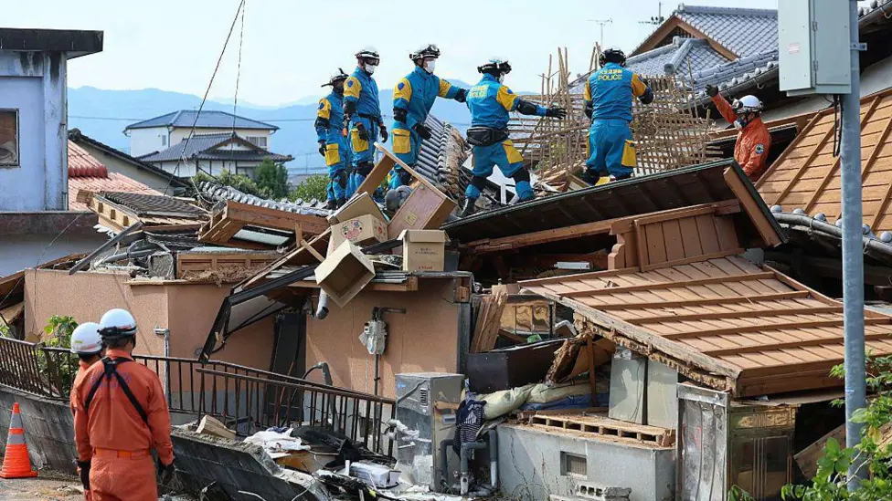 Japan earthquake death toll rises to 30 as rescue teams race against time
