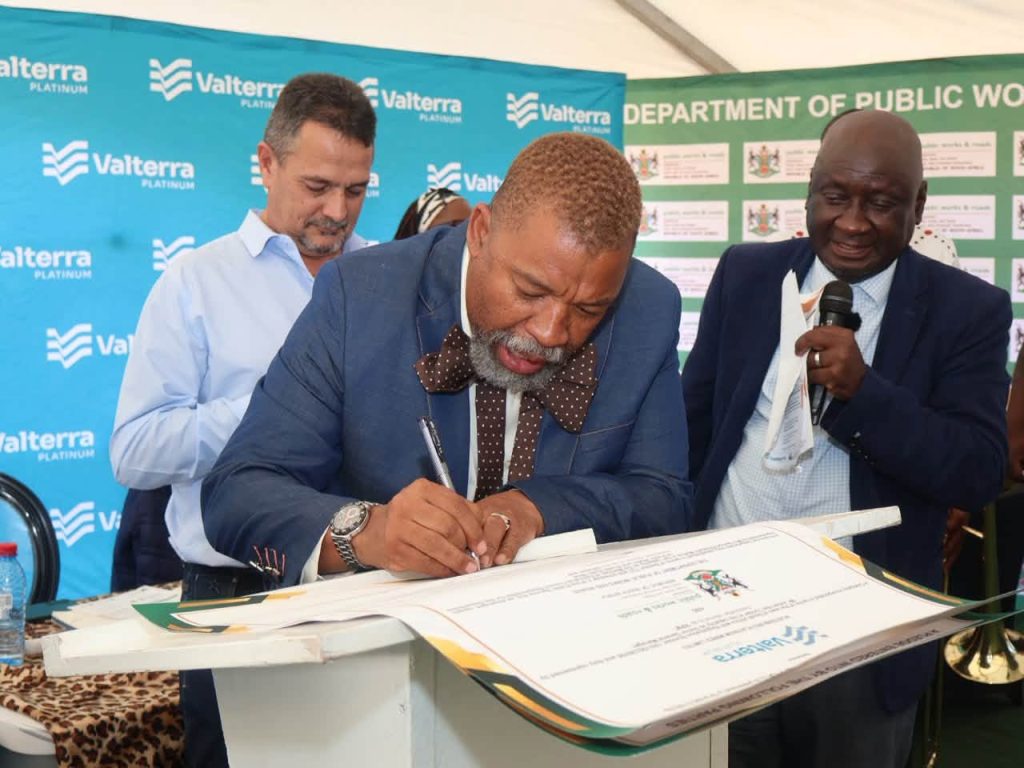 NW Department of Public Works and Roads and Valterra Platinum Mines Join Forces to Upgrade Ramokokastad-Brits Road