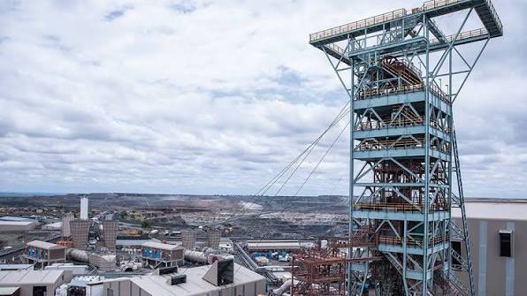 De Beers’ Venetia Mine Suspension Puts 1,200 Jobs at Risk Amid Diamond Market Downturn